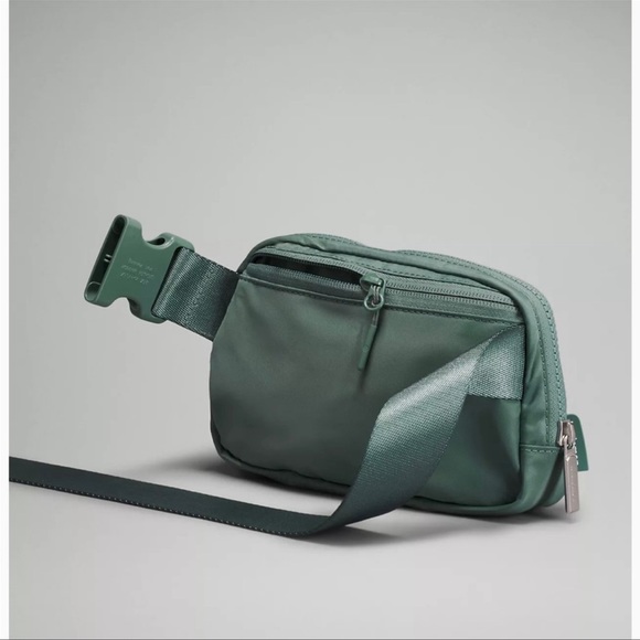 NWT Lululemon Everywhere Belt Bag 1L- Tidewater Teal - Picture 2 of 9